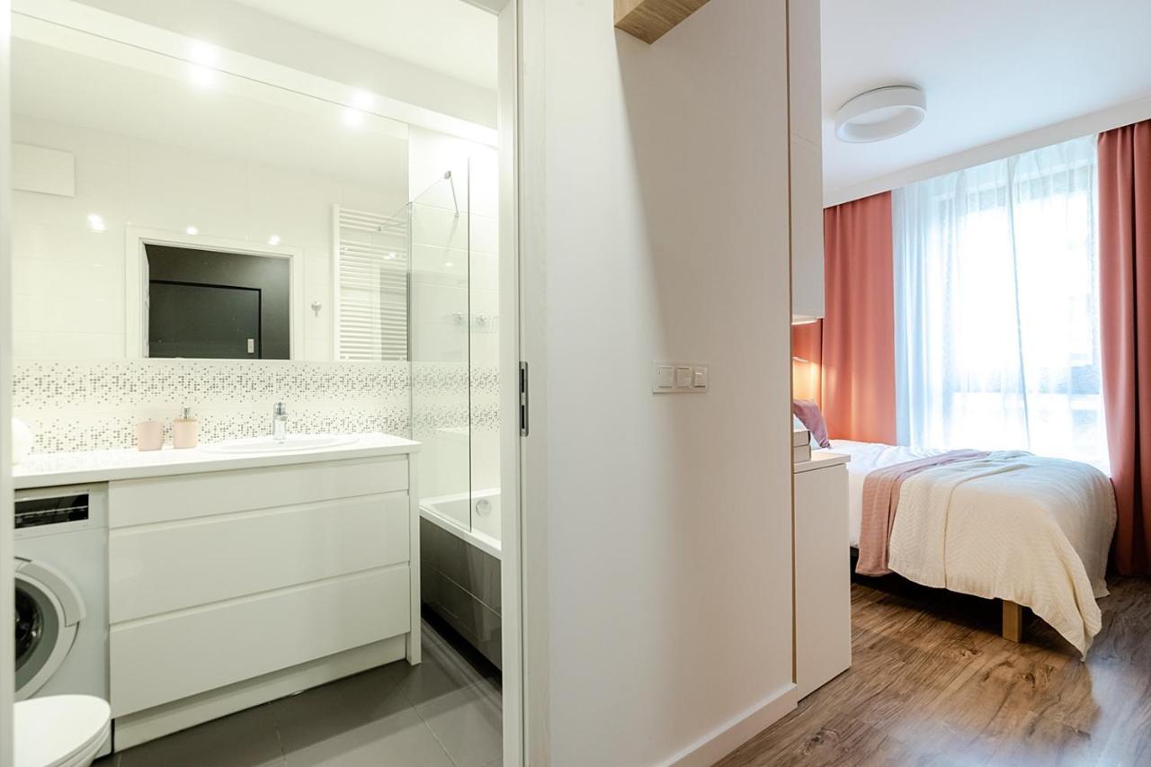 Studio Wola Apartament Kasprzaka - Wifi + Smart Tv Warschau Buitenkant foto