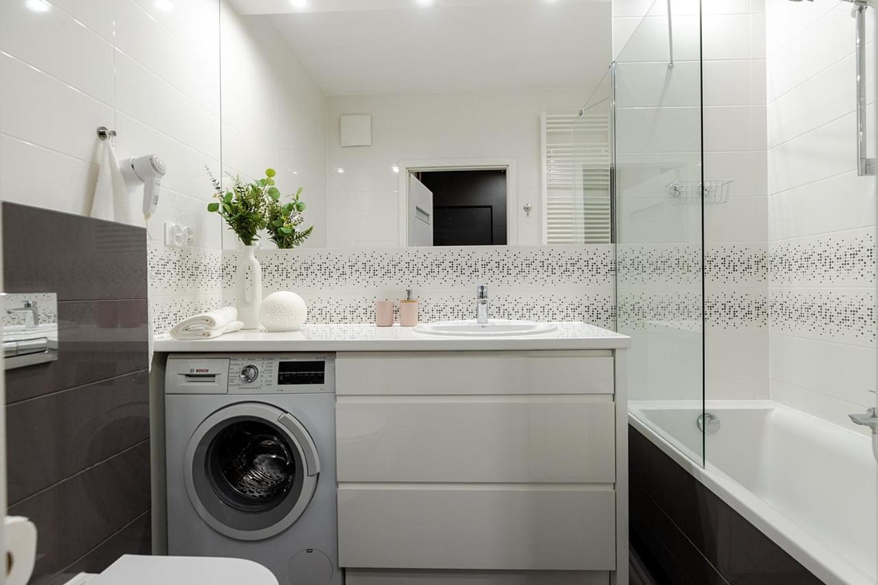 Studio Wola Apartament Kasprzaka - Wifi + Smart Tv Warschau Buitenkant foto