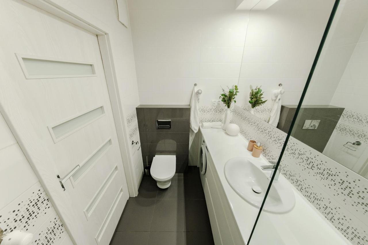Studio Wola Apartament Kasprzaka - Wifi + Smart Tv Warschau Buitenkant foto